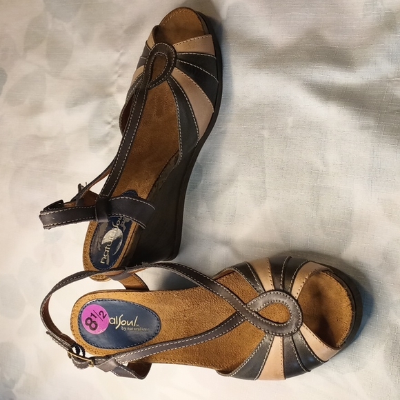 Natural Soul Shoes - Faux wood wedge sandals 8.5